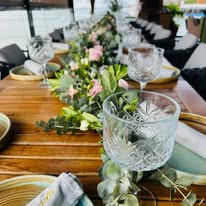 Ceremonia al atardecer frente al mar